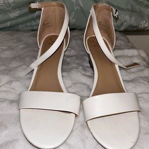 A NEW DAY White wedges worn once size 6 1/2W